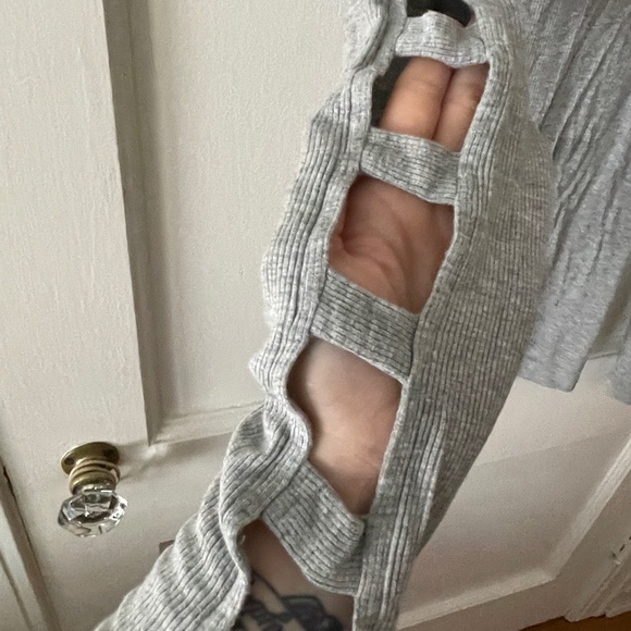 Shirt:Cutout long sleeves - Picture 2 of 5